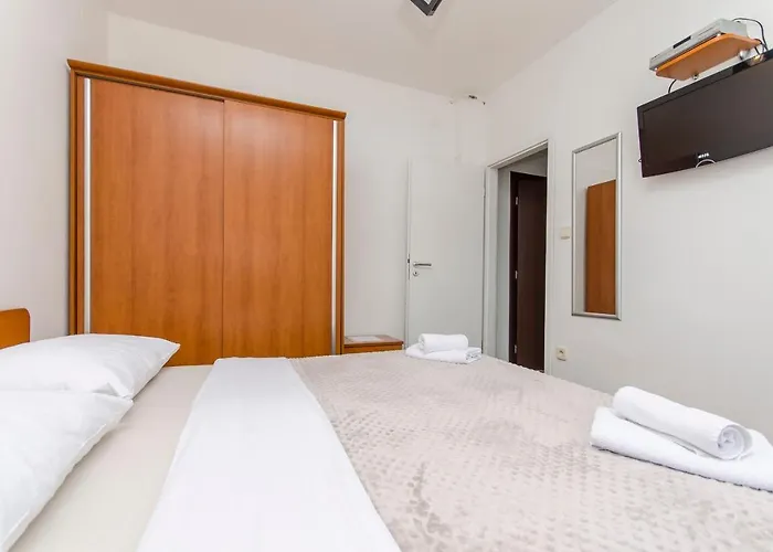 Apartment And Mara *